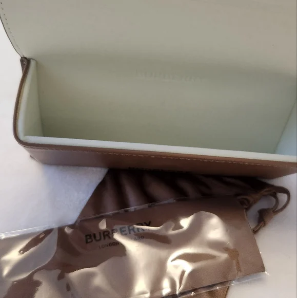 Burberry Sunglasses Case - Picture 4 of 4